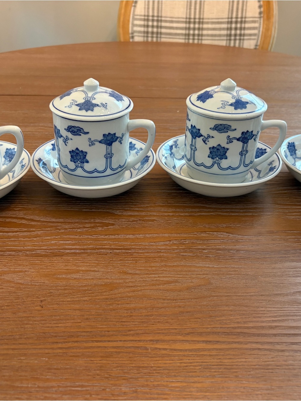 Crate&Barrel IDG Blue and White Lotus Lidded Teacup Set of 4 with Saucers